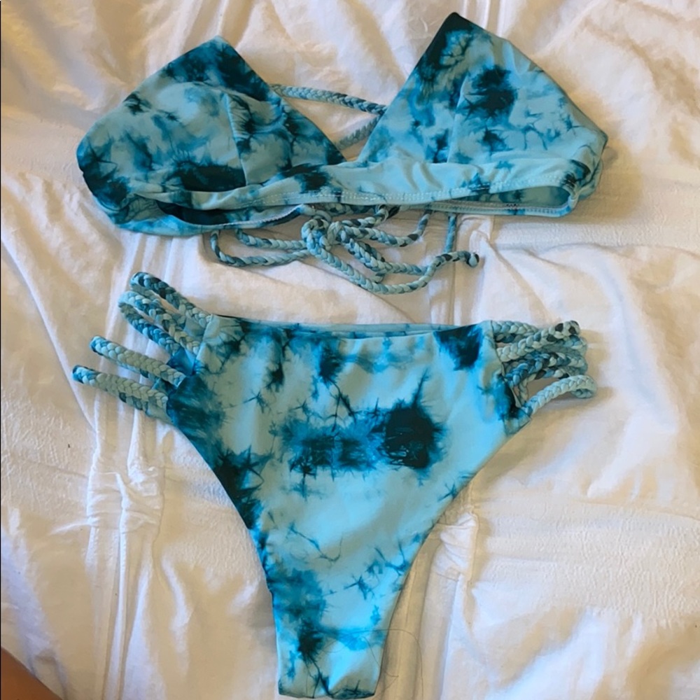The dye bikini